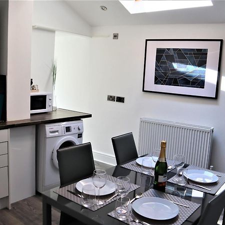 Victoria 4 Bedroom Serviced House Short Lets - Near Northampton Gen Hosp & Town Centre Esterno foto