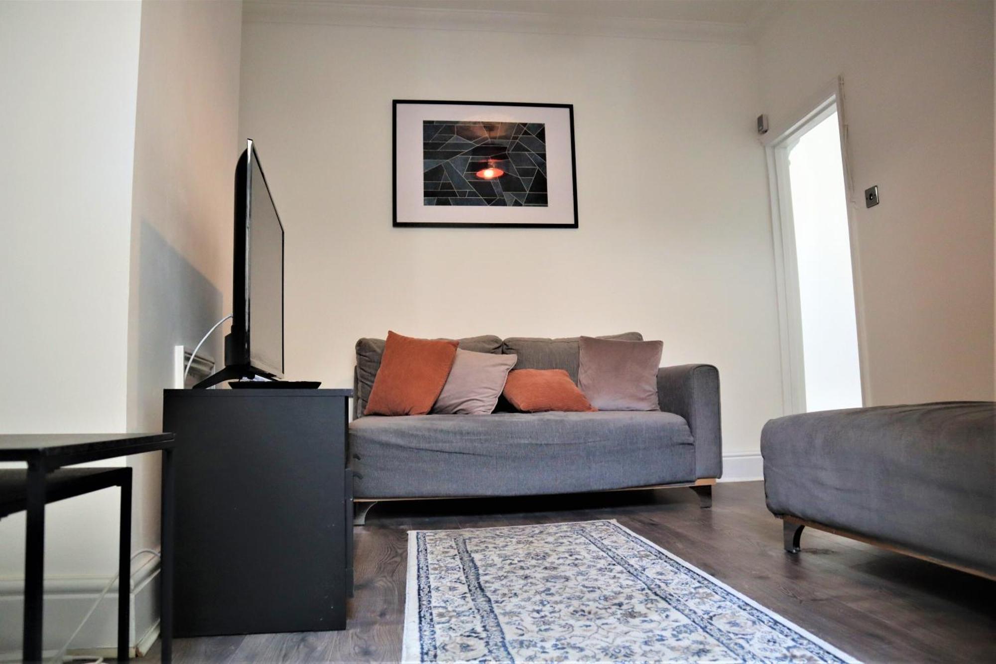 Victoria 4 Bedroom Serviced House Short Lets - Near Northampton Gen Hosp & Town Centre Esterno foto