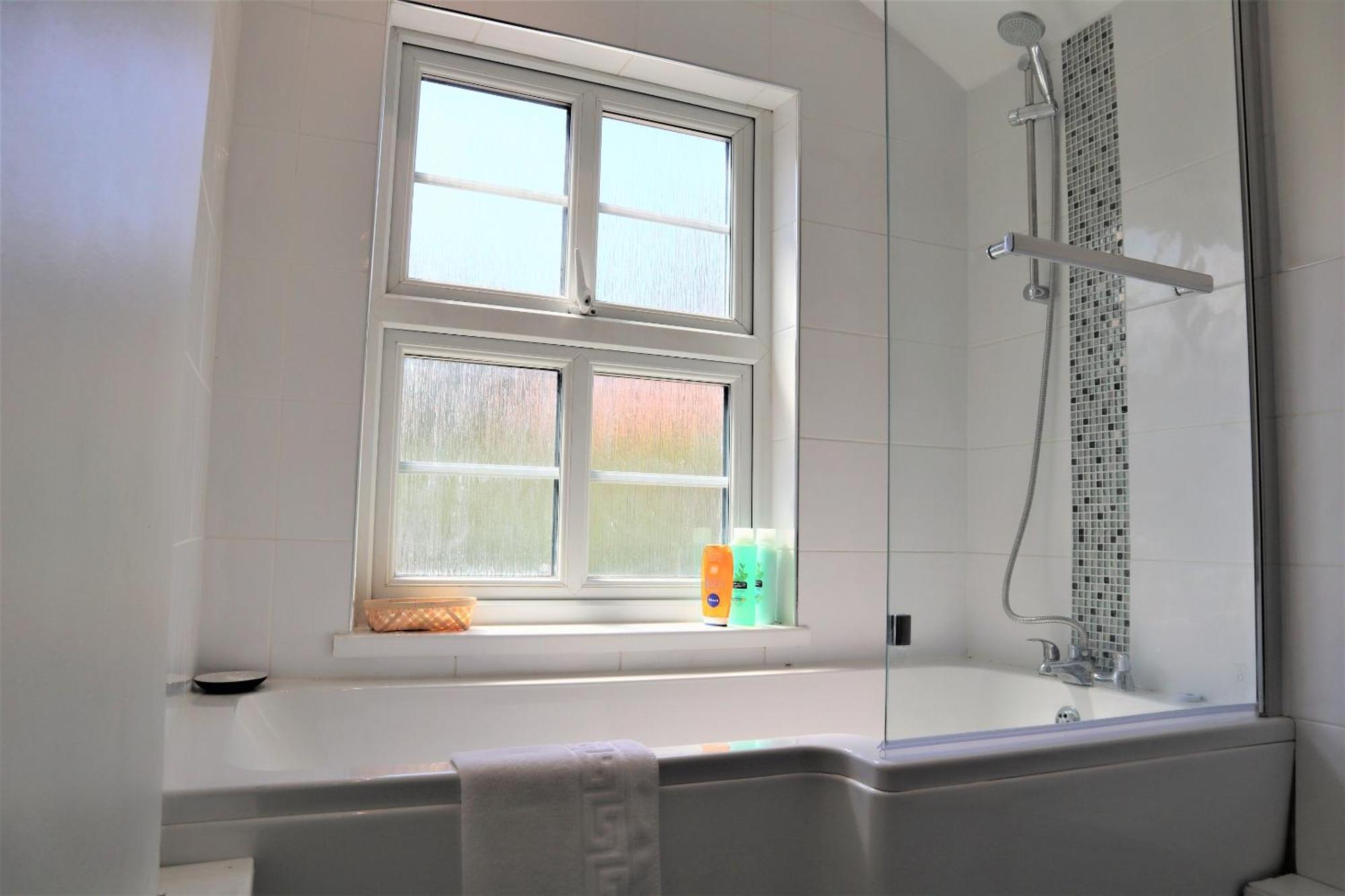 Victoria 4 Bedroom Serviced House Short Lets - Near Northampton Gen Hosp & Town Centre Esterno foto