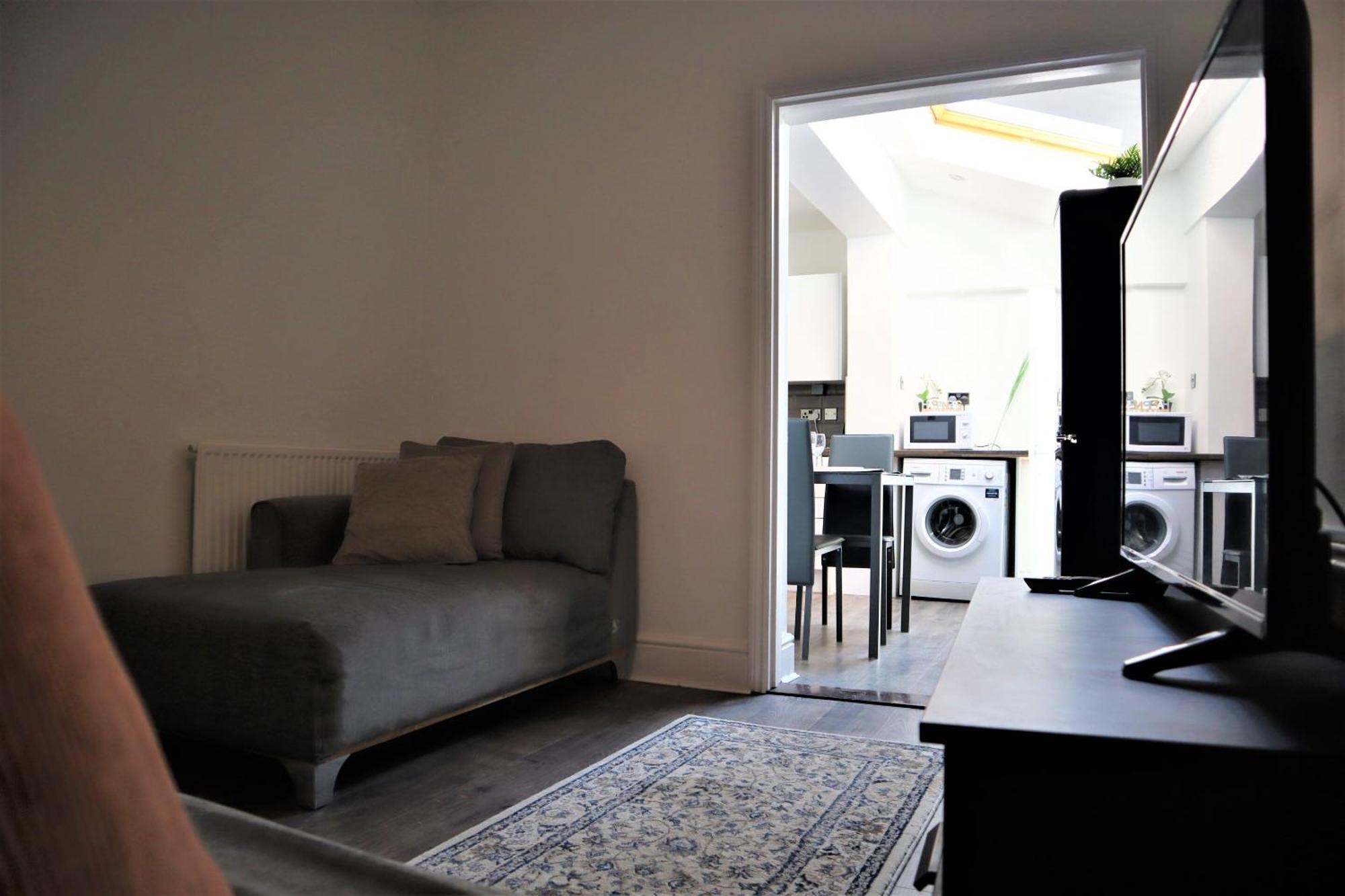 Victoria 4 Bedroom Serviced House Short Lets - Near Northampton Gen Hosp & Town Centre Esterno foto