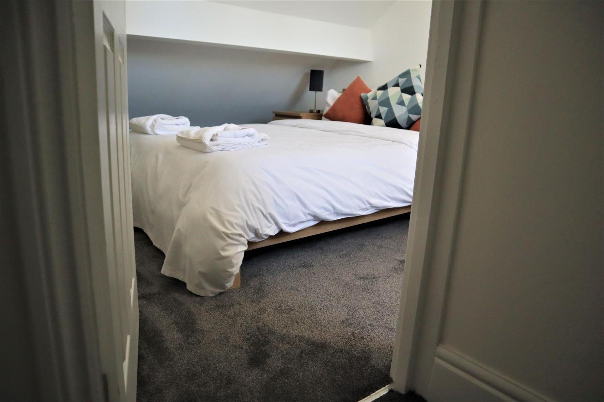 Victoria 4 Bedroom Serviced House Short Lets - Near Northampton Gen Hosp & Town Centre Esterno foto